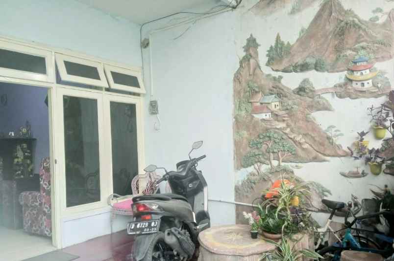 dijual rumah raya semampir medokan