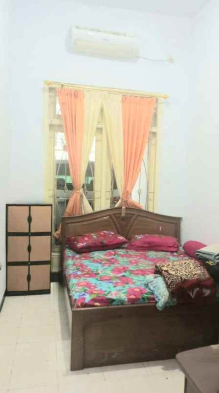 dijual rumah raya semampir medokan