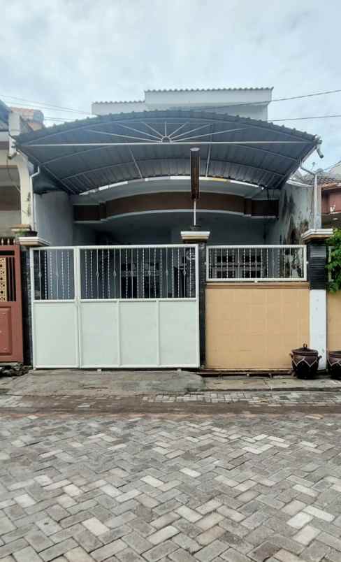 dijual rumah raya semampir medokan