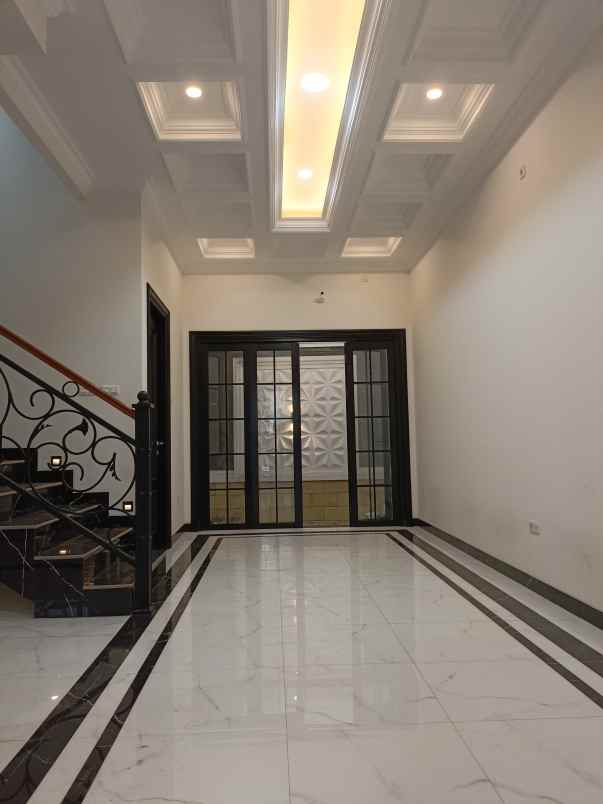 dijual rumah rooftop murah di jagakarsa