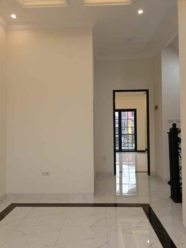 dijual rumah rooftop murah di jagakarsa