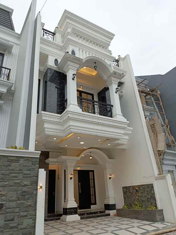 dijual rumah rooftop murah di jagakarsa