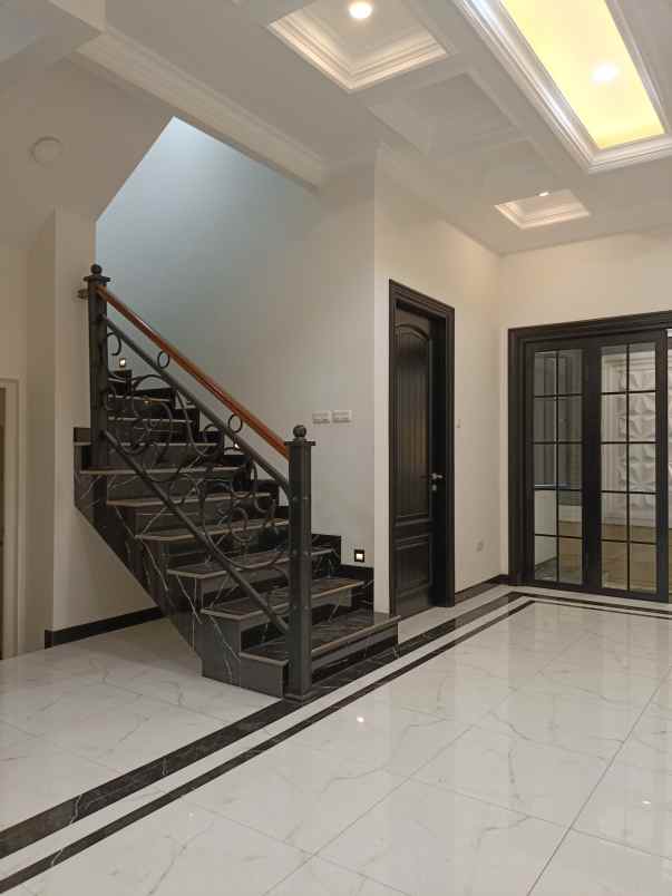 dijual rumah rooftop murah di jagakarsa