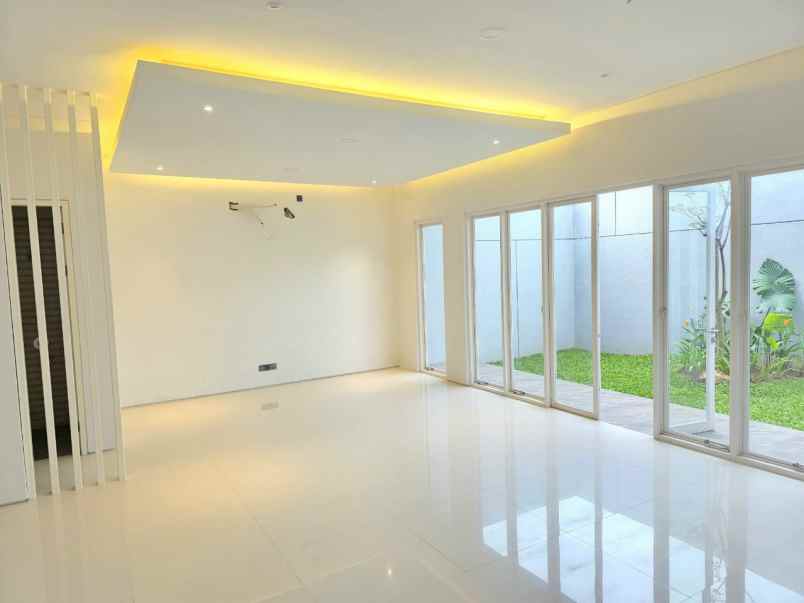 dijual rumah royal residence