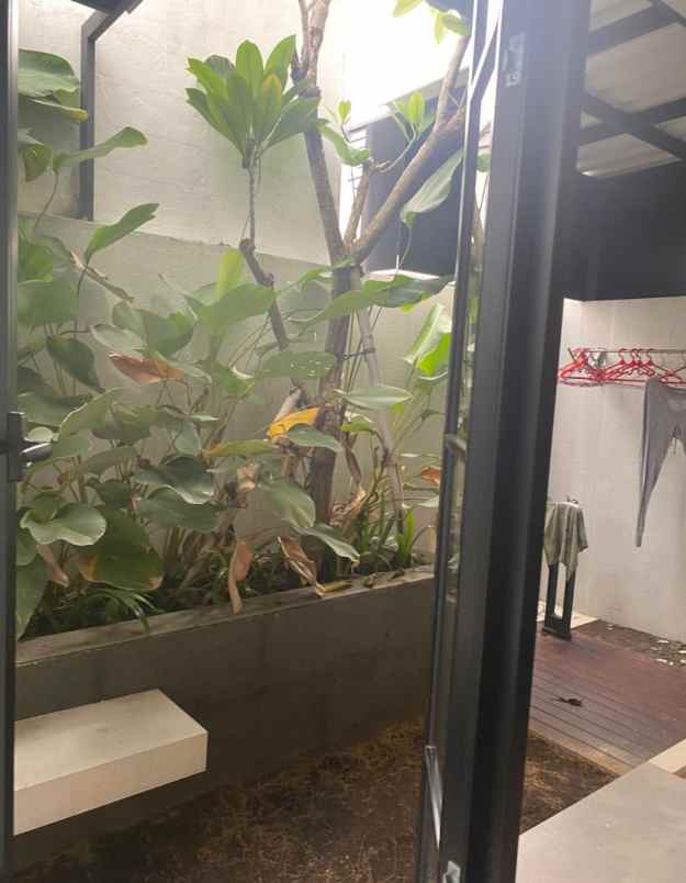 dijual rumah sambiroto