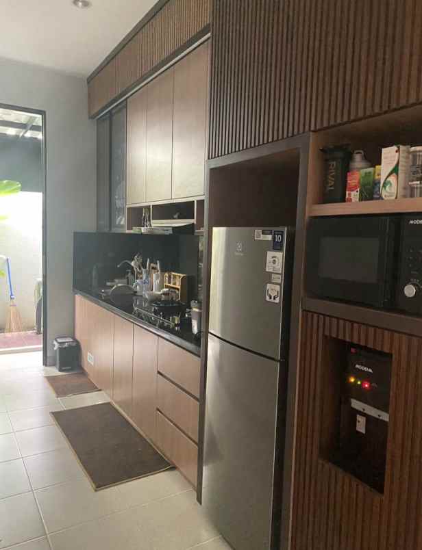 dijual rumah sambiroto