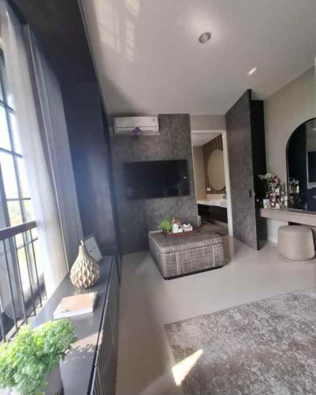 dijual rumah sambiroto