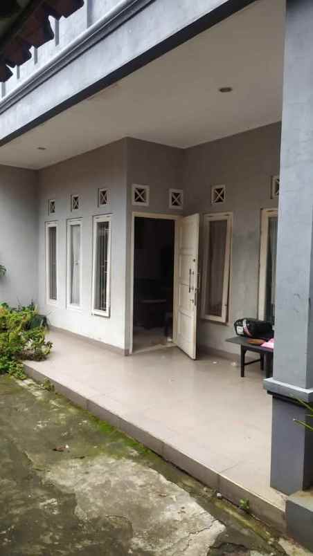 dijual rumah sekeloa