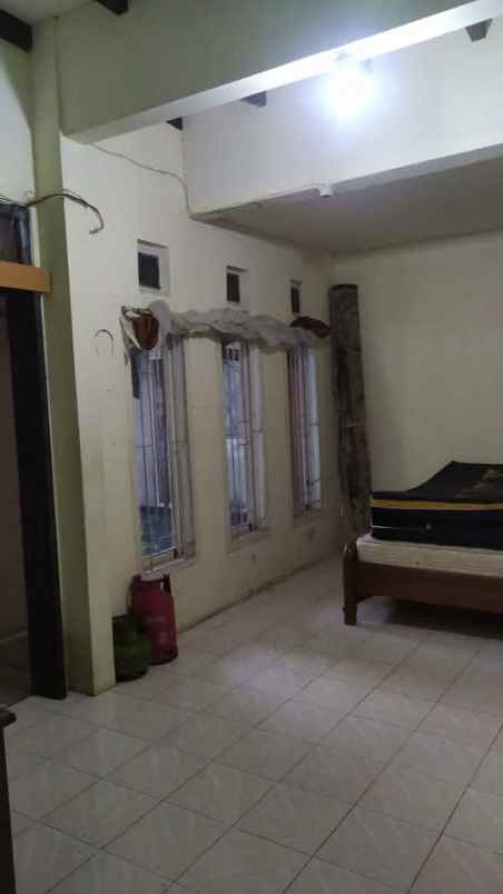 dijual rumah sekeloa