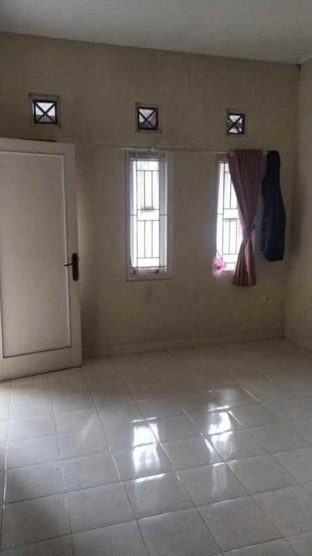 dijual rumah sekeloa