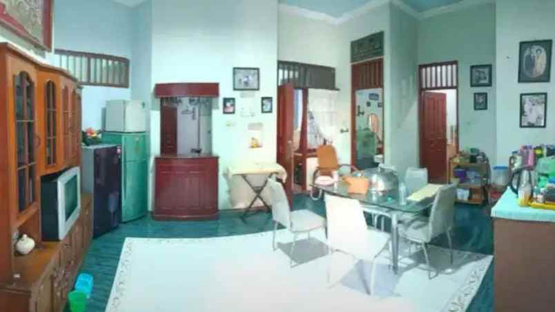 dijual rumah semampir
