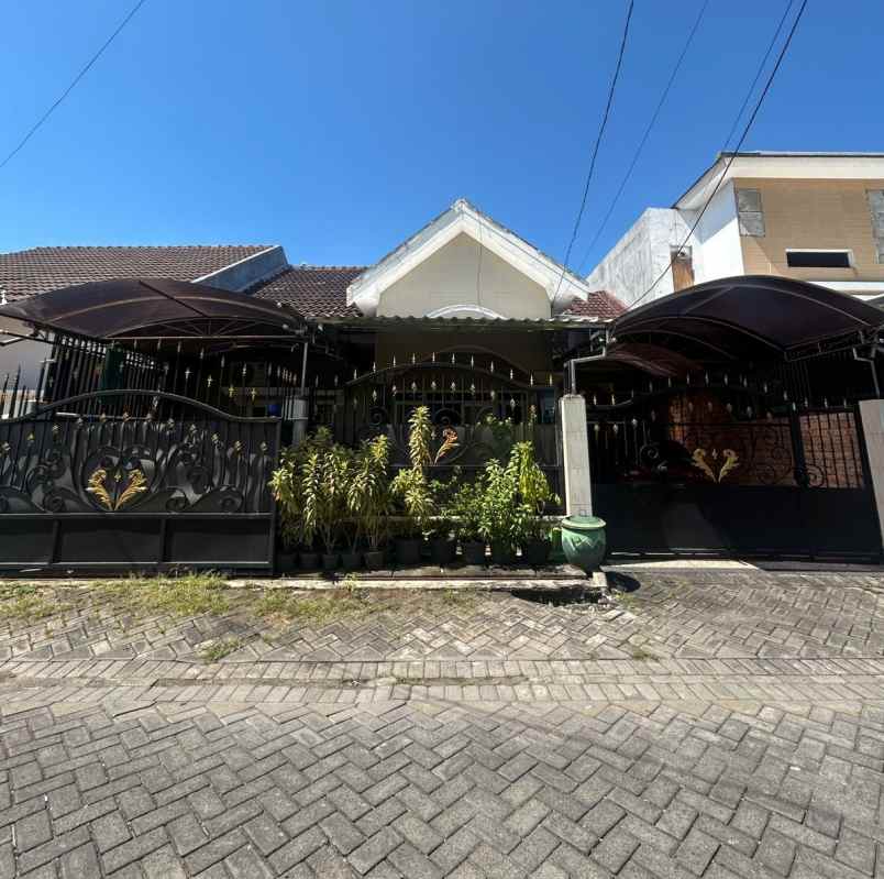dijual rumah semampir