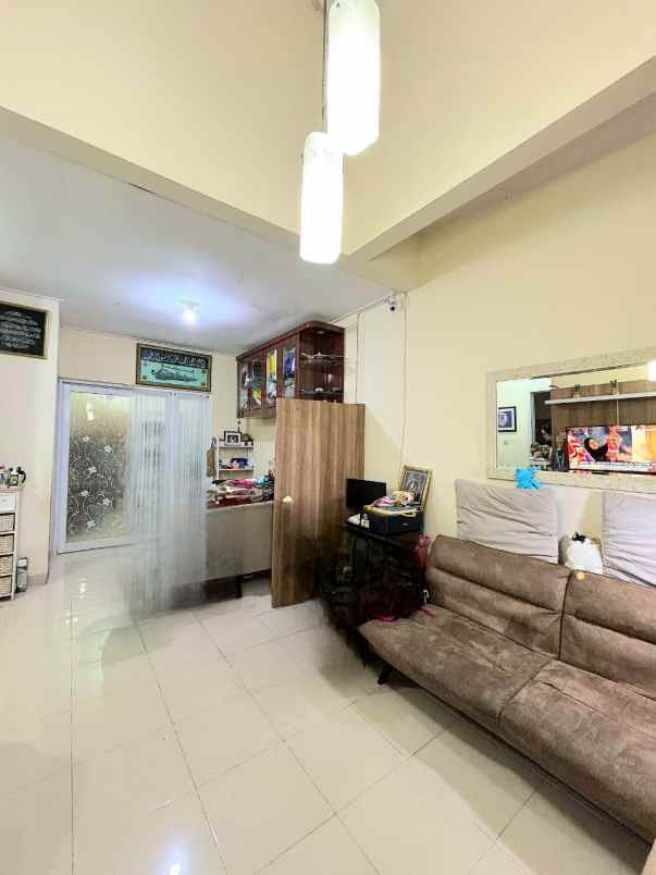 dijual rumah serua ciputat