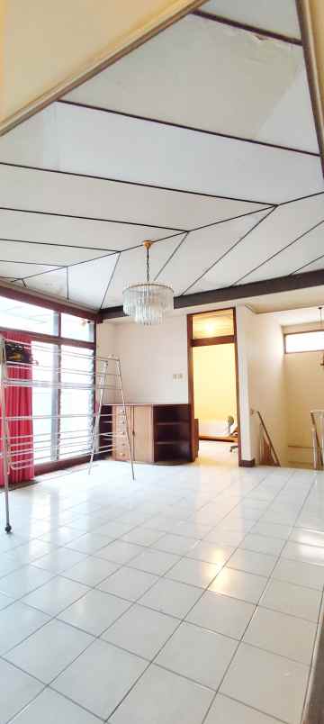 dijual rumah setiabudi