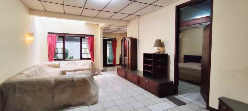 dijual rumah setiabudi