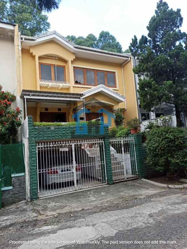dijual rumah setraduta