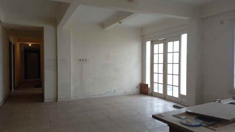 dijual rumah setrasari setraindah