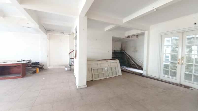 dijual rumah setrasari setraindah