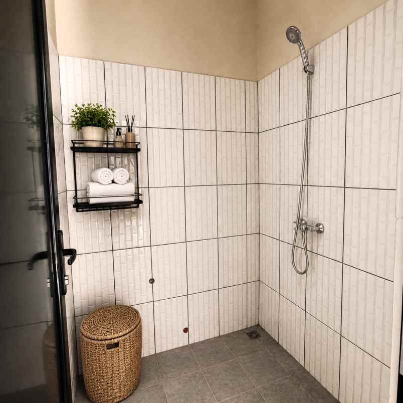 dijual rumah siap huni strategis 3 menit boulevard gdc