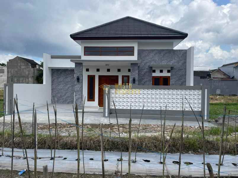 dijual rumah sidoarum godean
