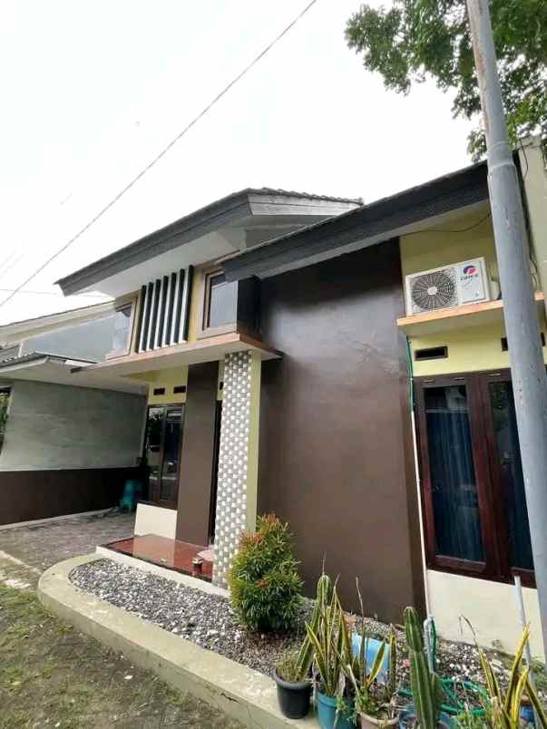 dijual rumah sidomoyo