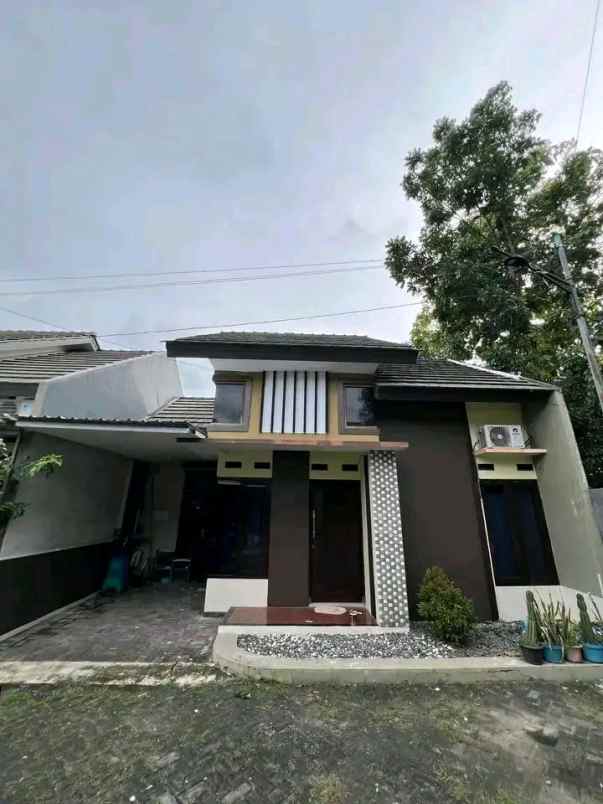 dijual rumah sidomoyo