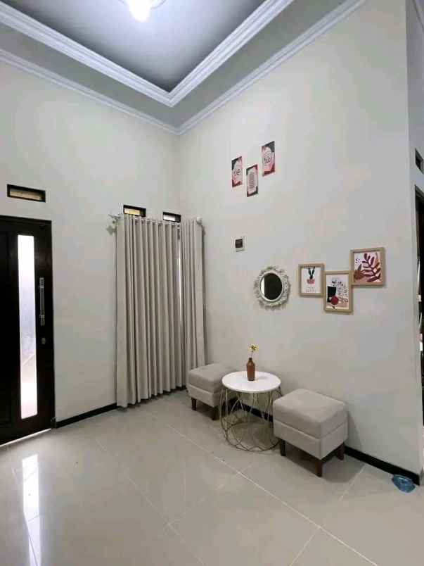 dijual rumah sidomoyo