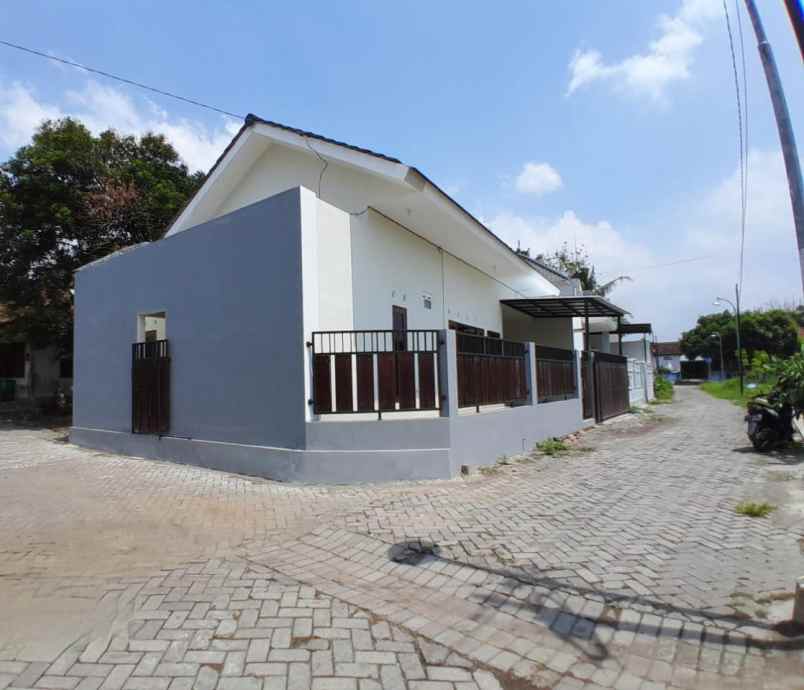 dijual rumah sidomoyo