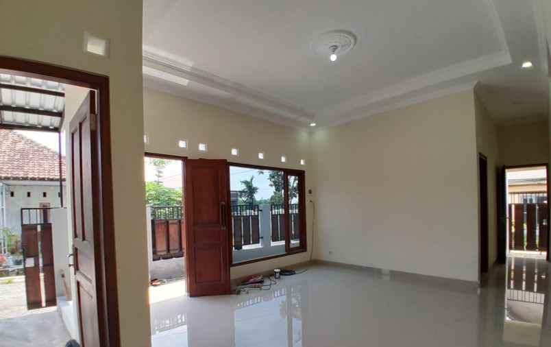 dijual rumah sidomoyo