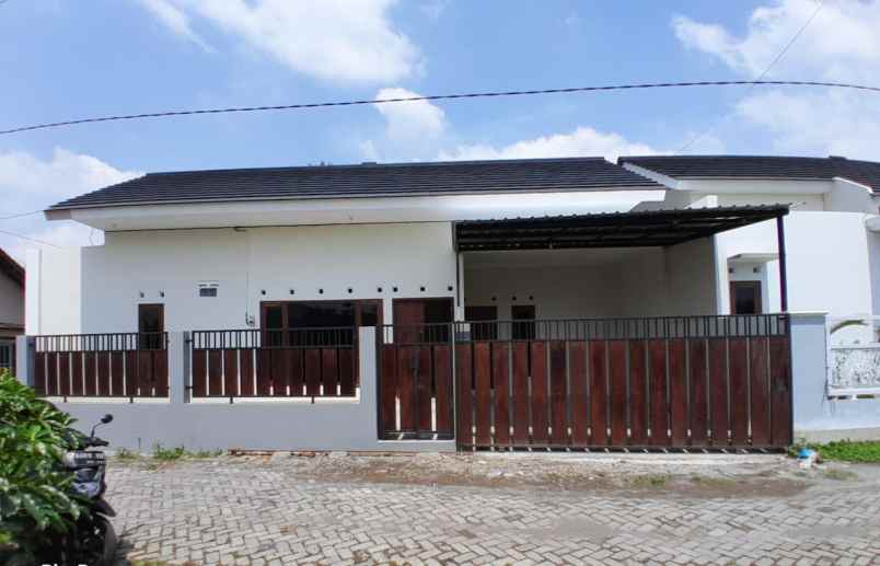 dijual rumah sidomoyo