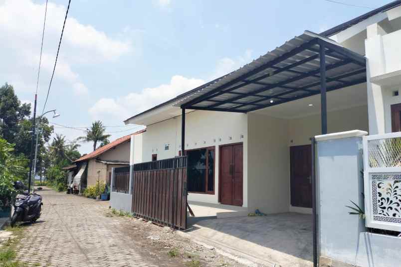 dijual rumah sidomoyo