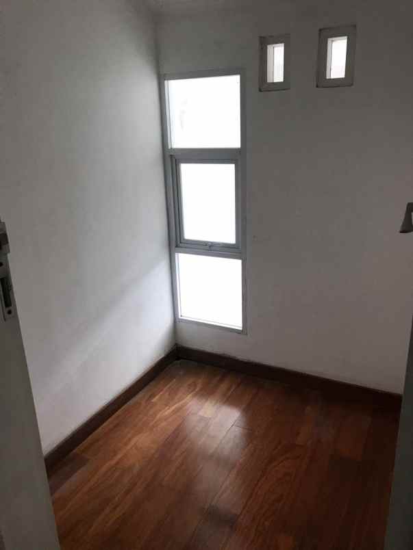 dijual rumah soekarno hatta