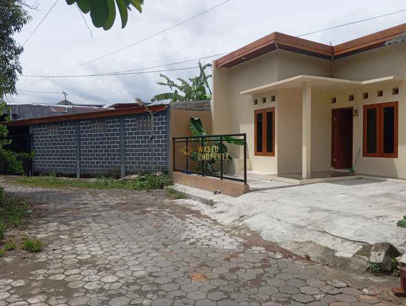 dijual rumah srimartani