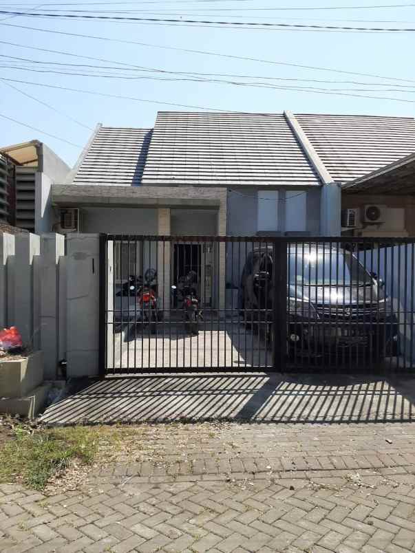 dijual rumah sutorejo