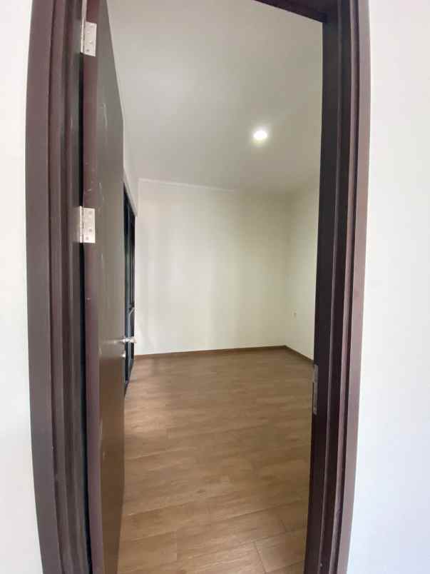 dijual rumah suvarna sutera cluster