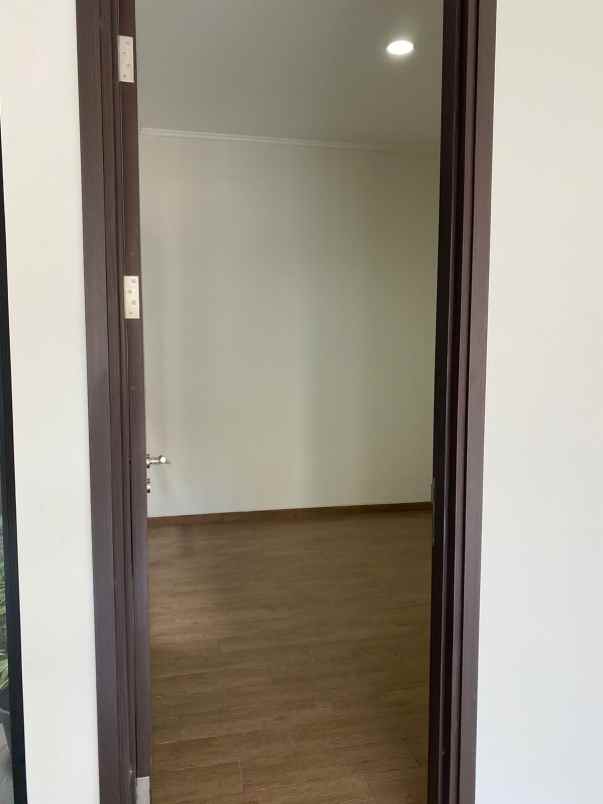 dijual rumah suvarna sutera cluster