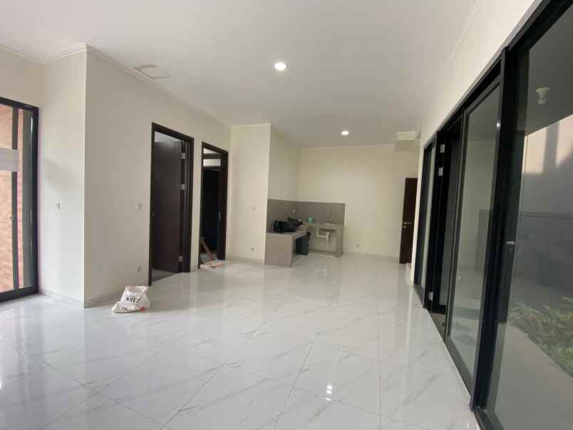 dijual rumah suvarna sutera cluster