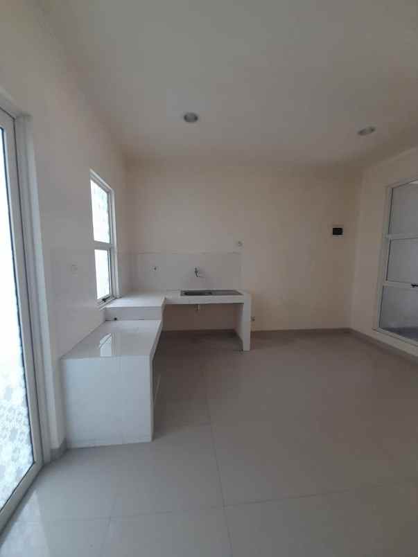 dijual rumah suvarna sutera cluster bahana