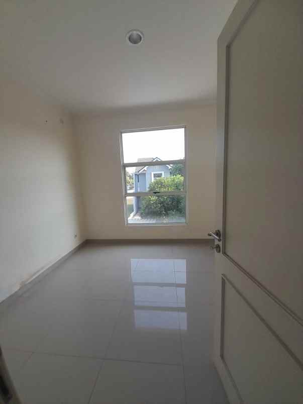 dijual rumah suvarna sutera cluster bahana