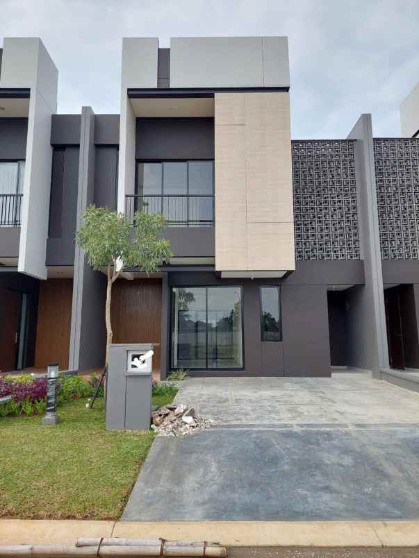 dijual rumah suvarna sutera tangerang