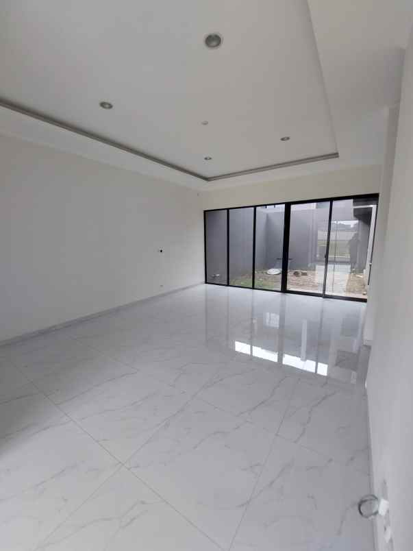 dijual rumah suvarna sutera tangerang
