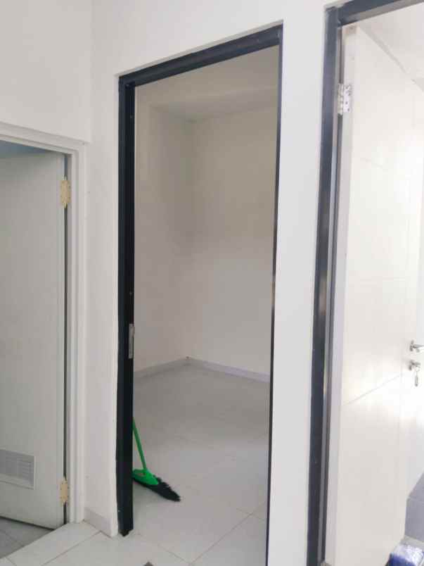 dijual rumah taman