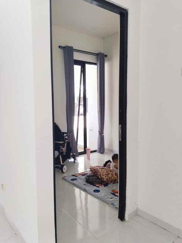 dijual rumah taman