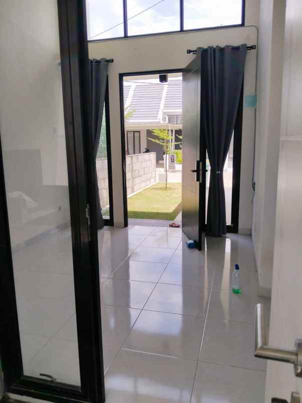 dijual rumah taman