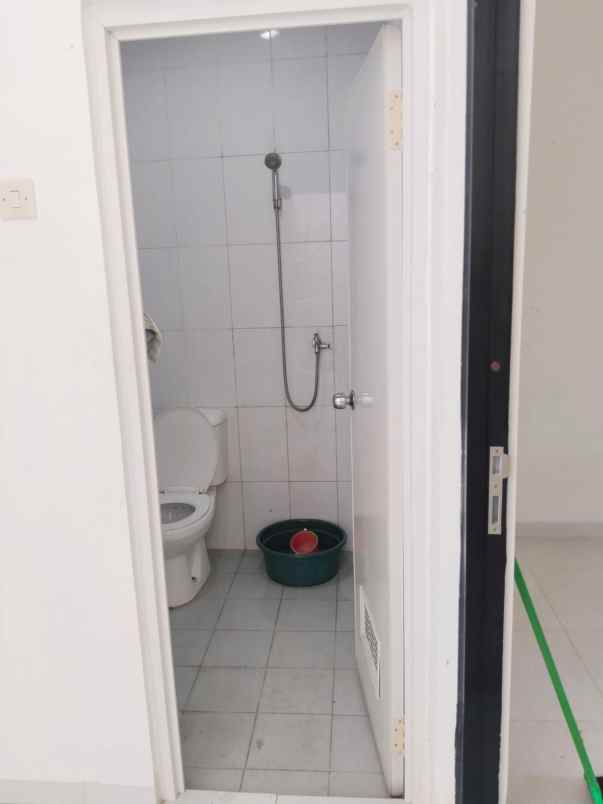 dijual rumah taman