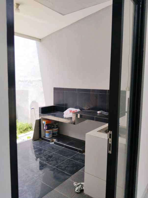 dijual rumah taman