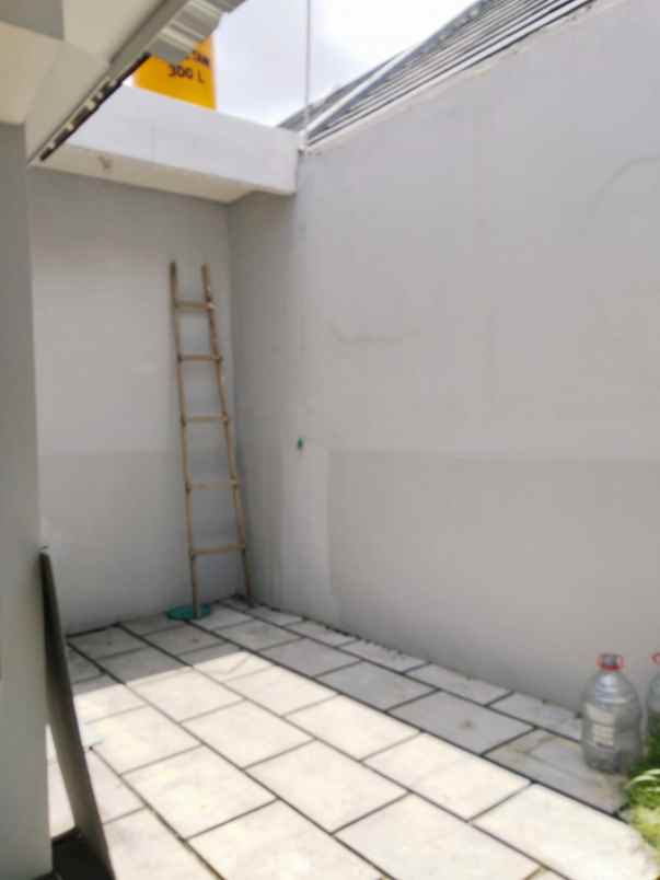 dijual rumah taman