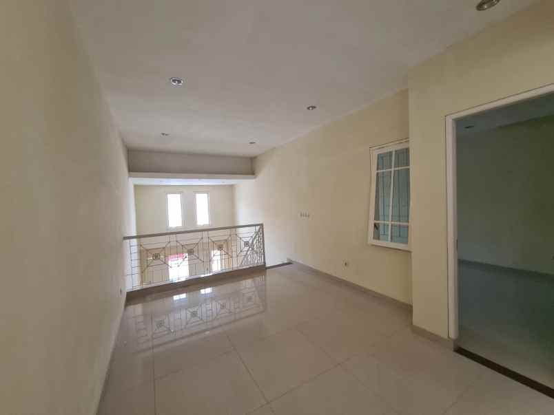 dijual rumah taman mutiara