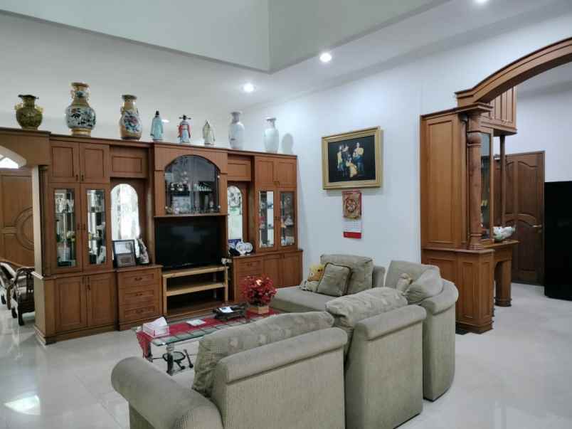 dijual rumah taman palem lestari