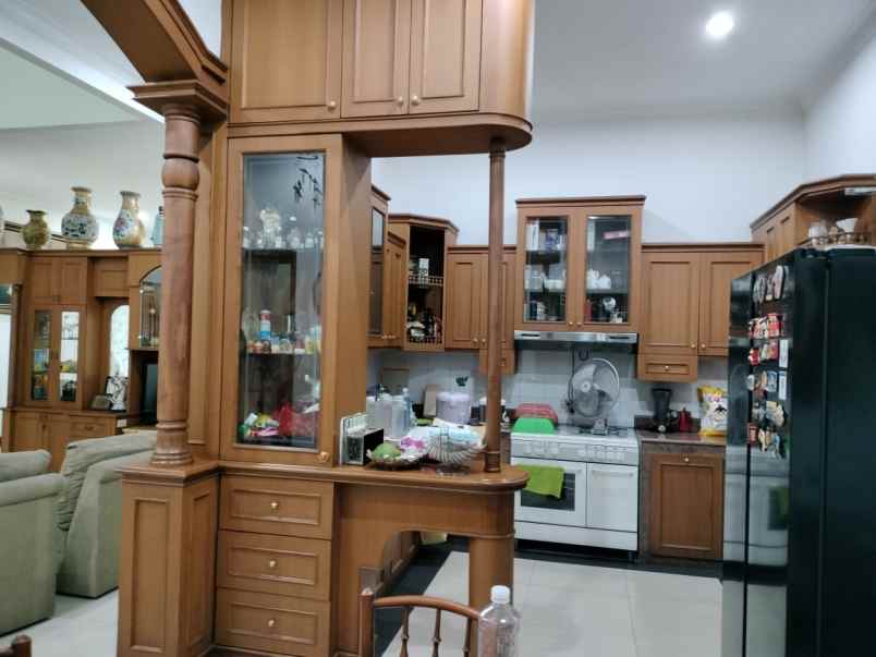 dijual rumah taman palem lestari